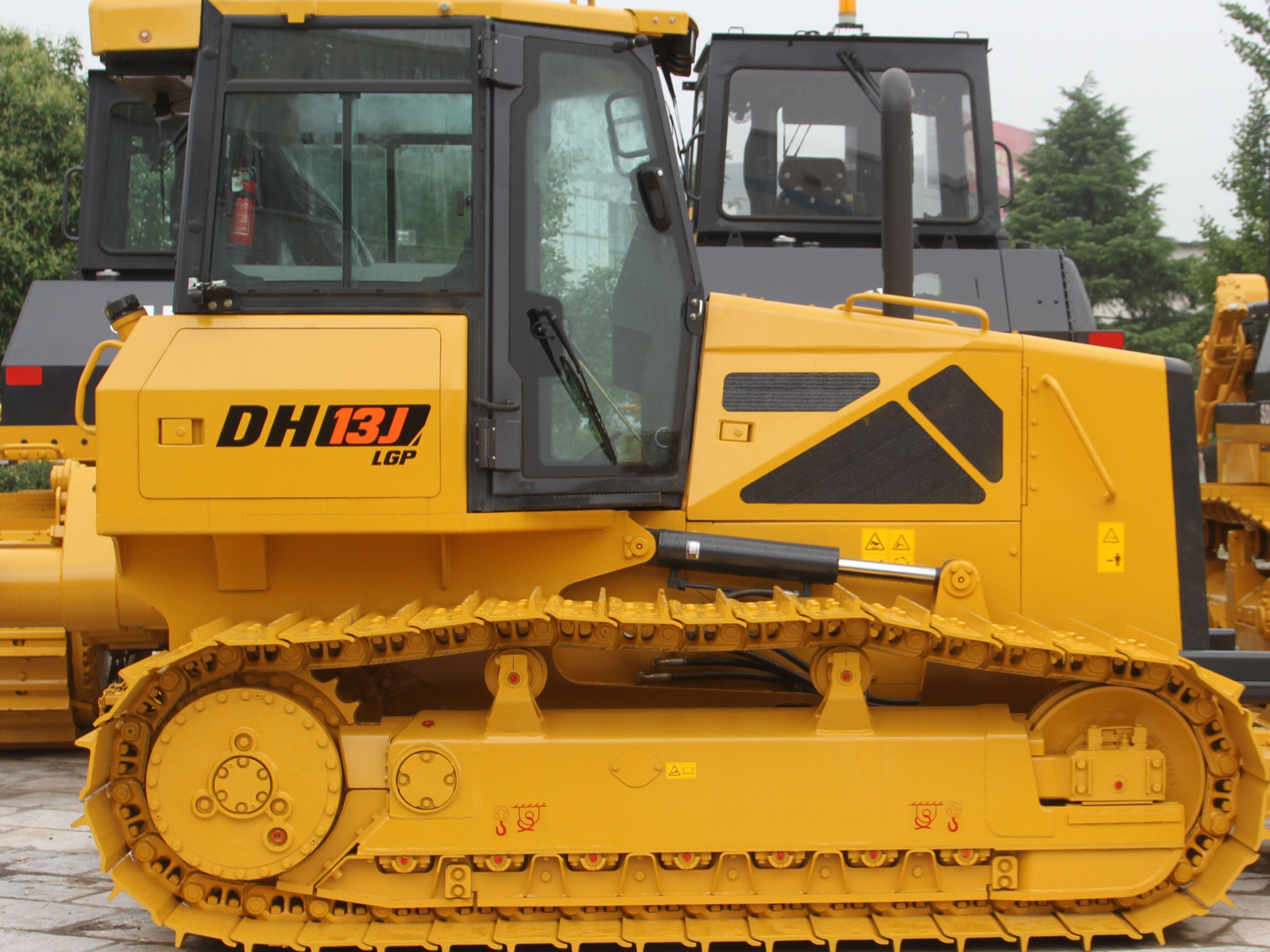 SHANTUI Bulldozer DH13-B2 450kw Big Crawler Bulldozer with Spare Parts in Stock for Sale