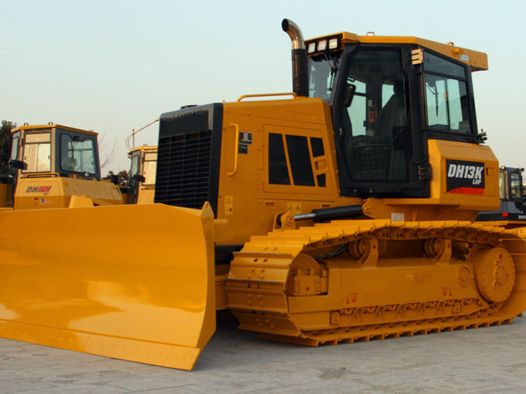 SHANTUI Bulldozer DH13-B2 450kw Big Crawler Bulldozer with Spare Parts in Stock for Sale