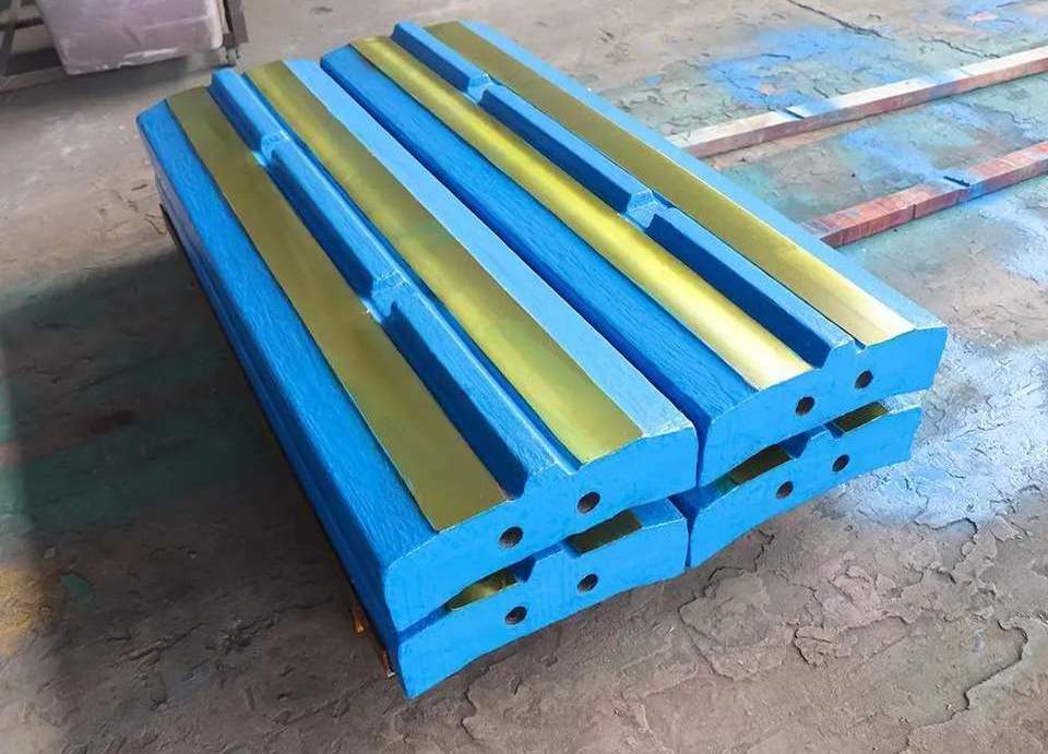 Chinese High Quality Impact Hammer Crusher Spare Parts Blow Bar Liner Plate With High Chrome Ceramics Insert