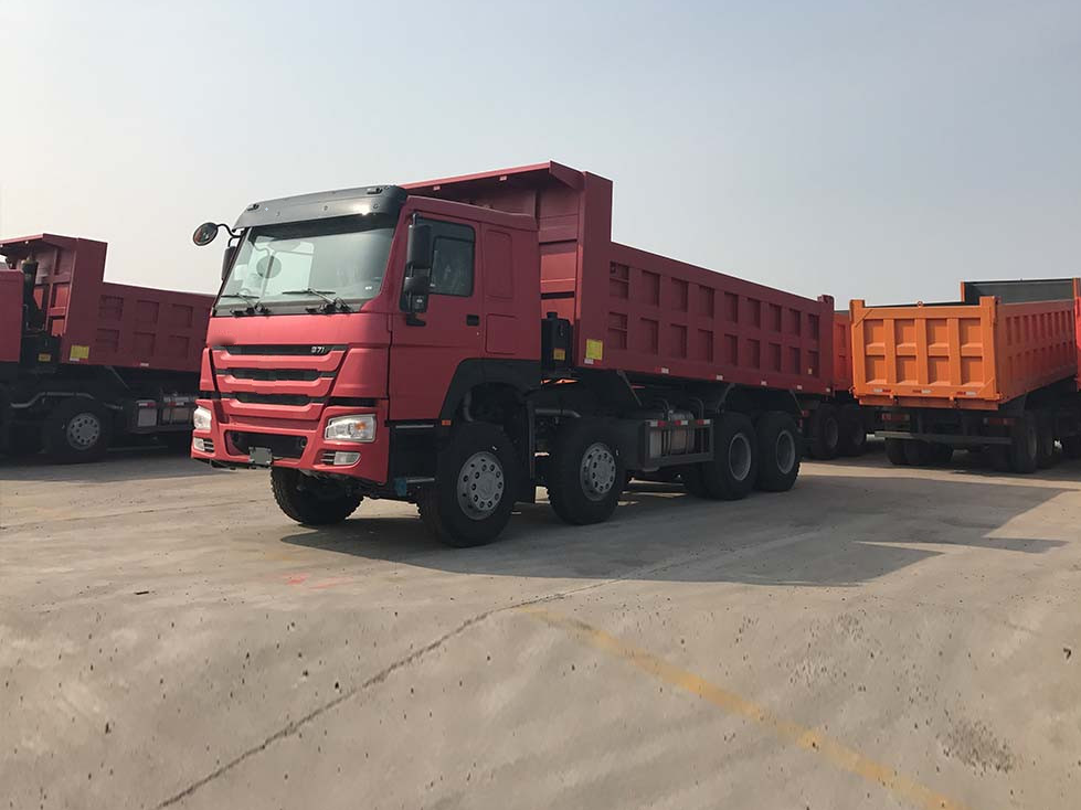 Sinotruk Howo Heavy Dump Truck 8x4 with Crane in Stock