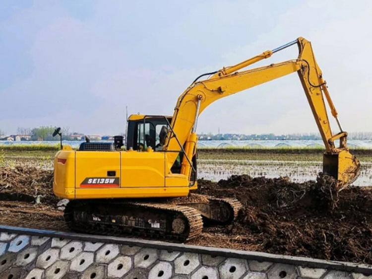 High Quality SHANTUI 15 ton Small Crawler Excavator SE150 with Rubber Track