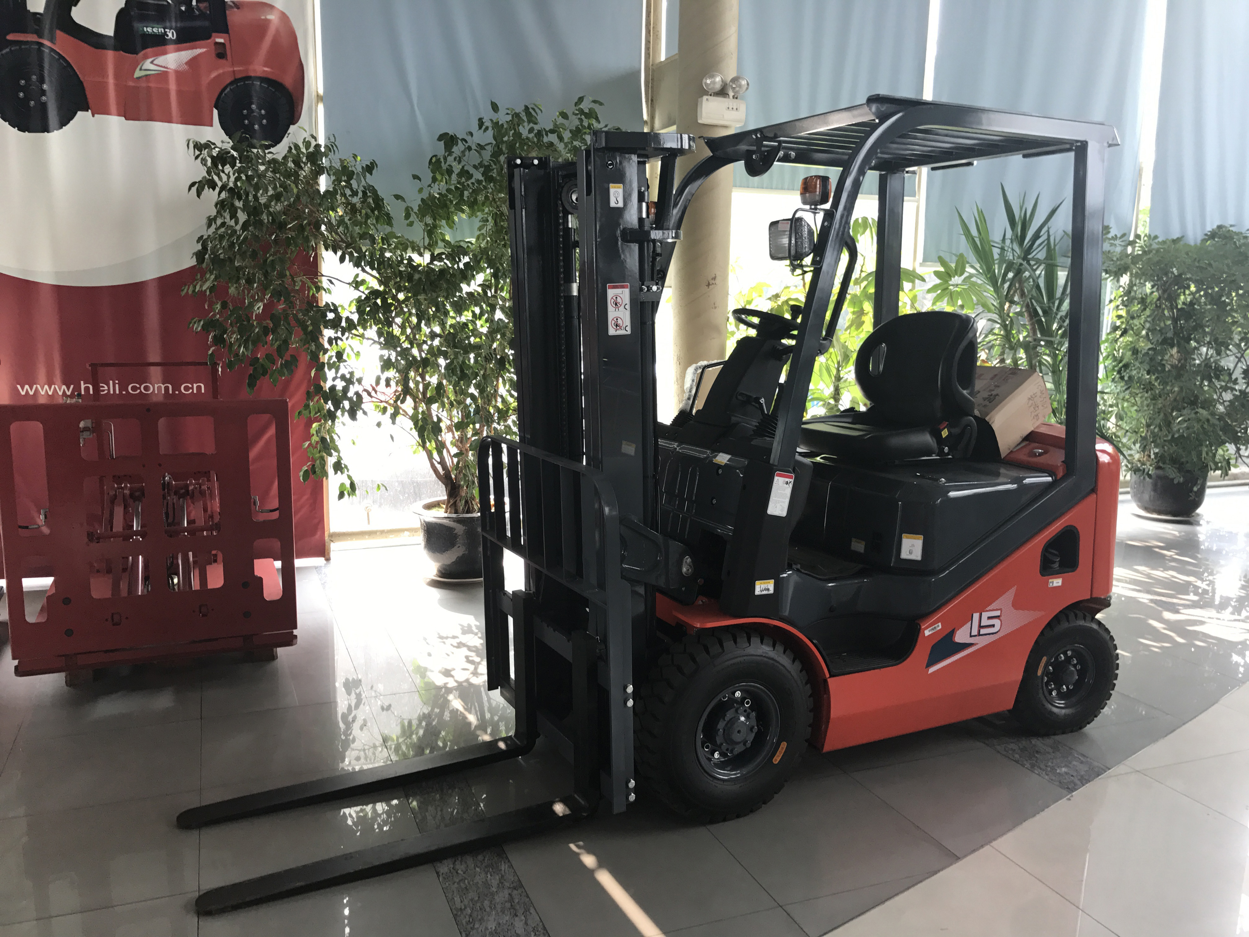 Forklift 1.5 Ton Mini Fork Lift Diesel Forklift With Dual Tires CPCD15