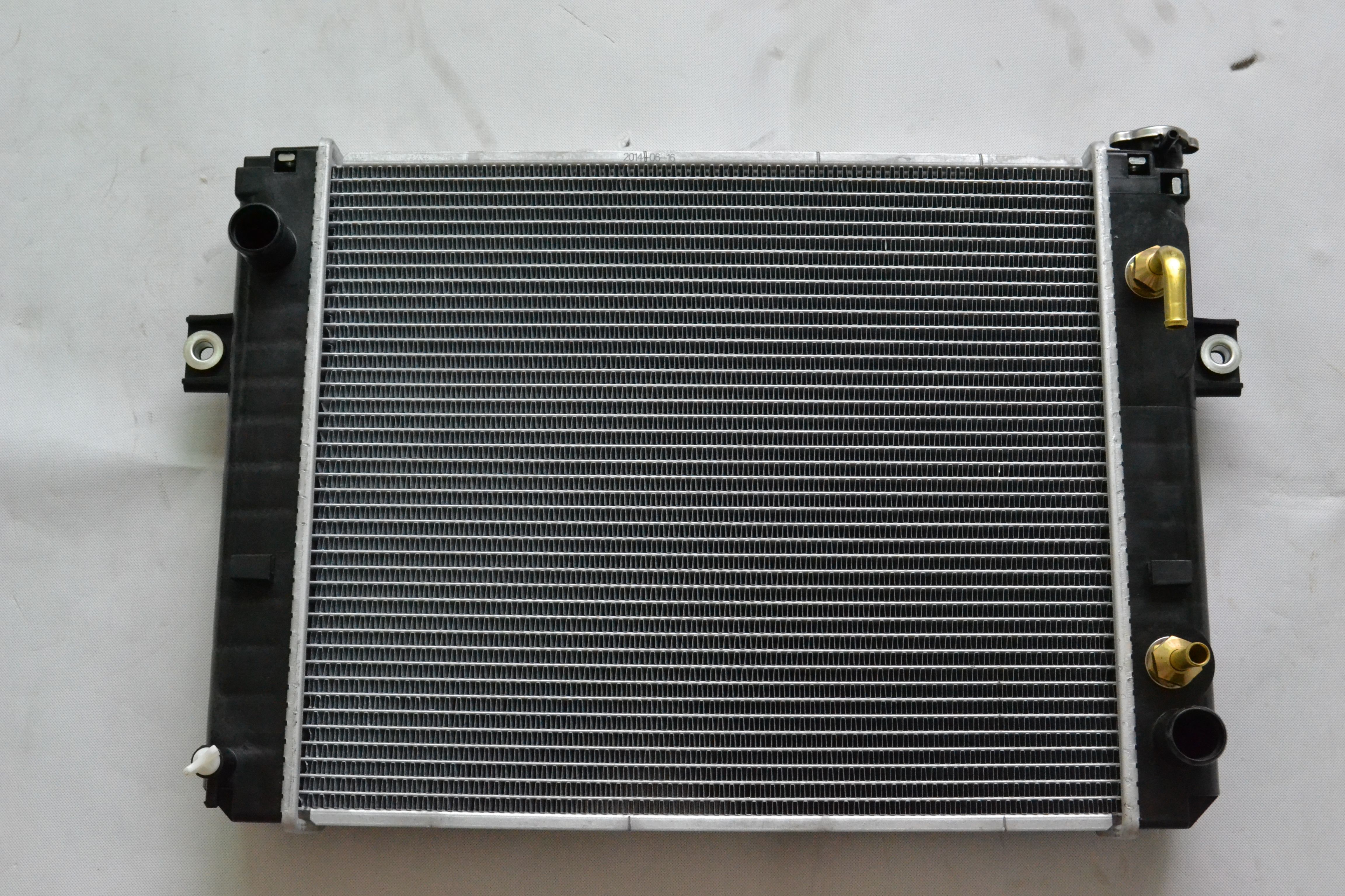 MANON Forklift Spare Parts 234B2-10101 234B2-10002 239B2-10101 239B2-10102 Forklift Radiators For TCM