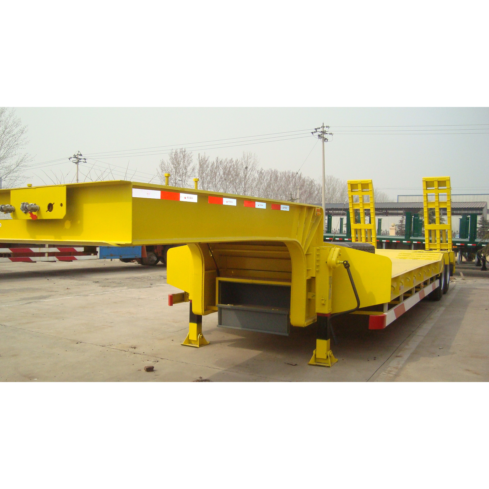 Low price tri axle semi trailer 40ft low bed trailer dimensions for Africa