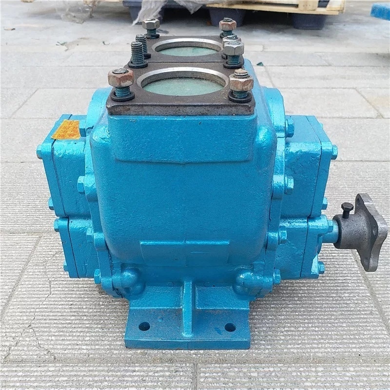 Sino Trucks HOWO A7 SWZ10 Oil Tanks Parts 60 CBM 60000 Litre Oil Pump