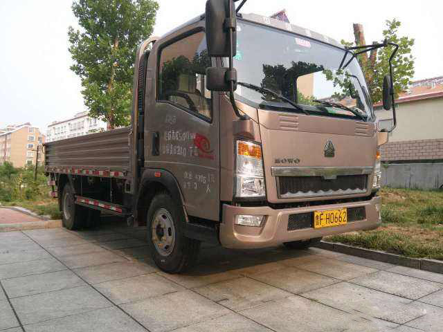 Low Price jac light truck 4x2 116hp small van truck