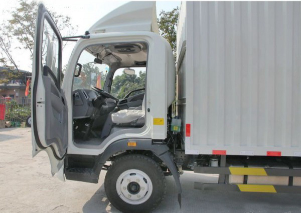 China Small dongfeng light truck with best price