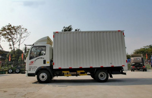 China Small dongfeng light truck with best price