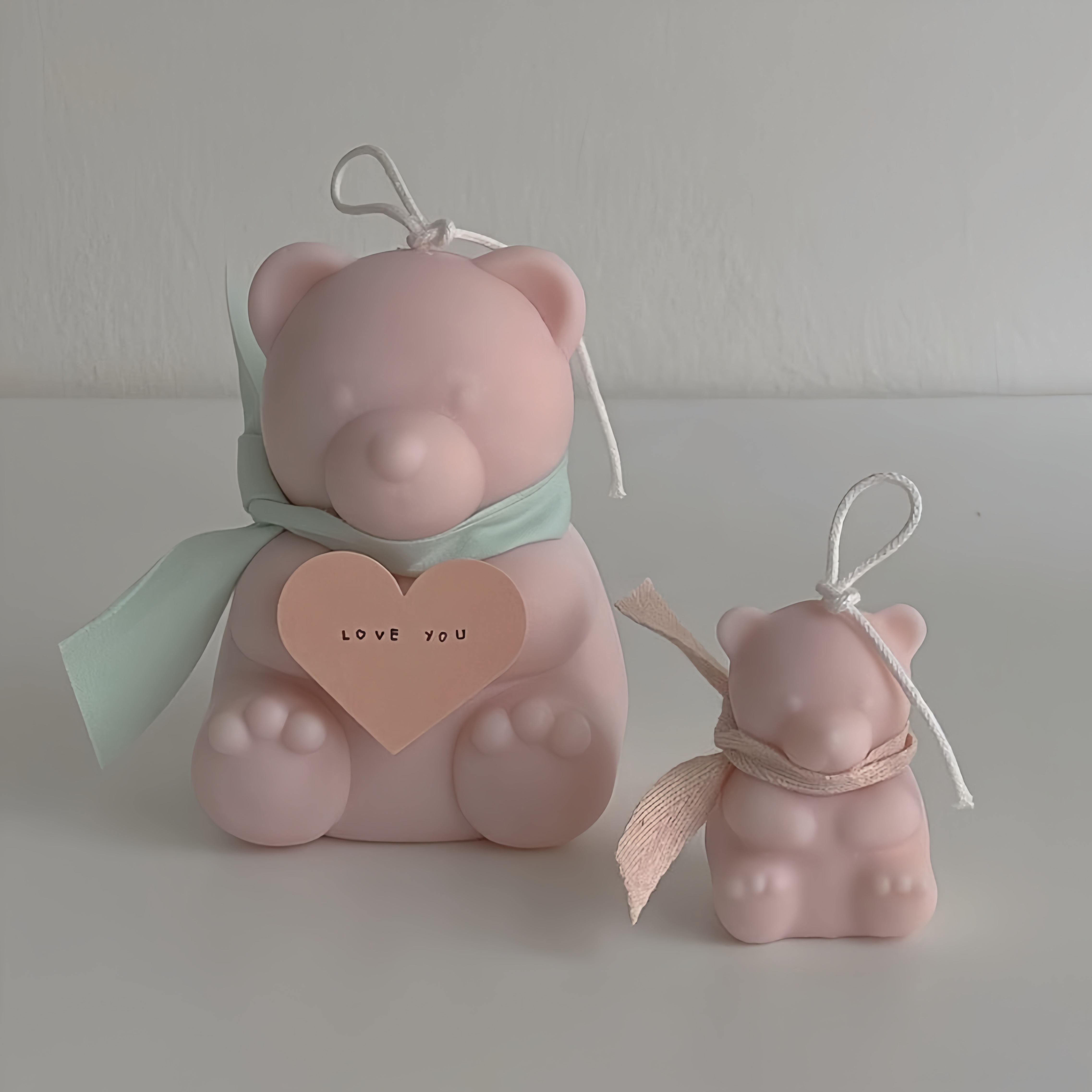 Cute Bear Series Raised Hand Shaped Aromatherapy Candle Cute Handmade Scented Candle Room Decoration Home Decor Candle