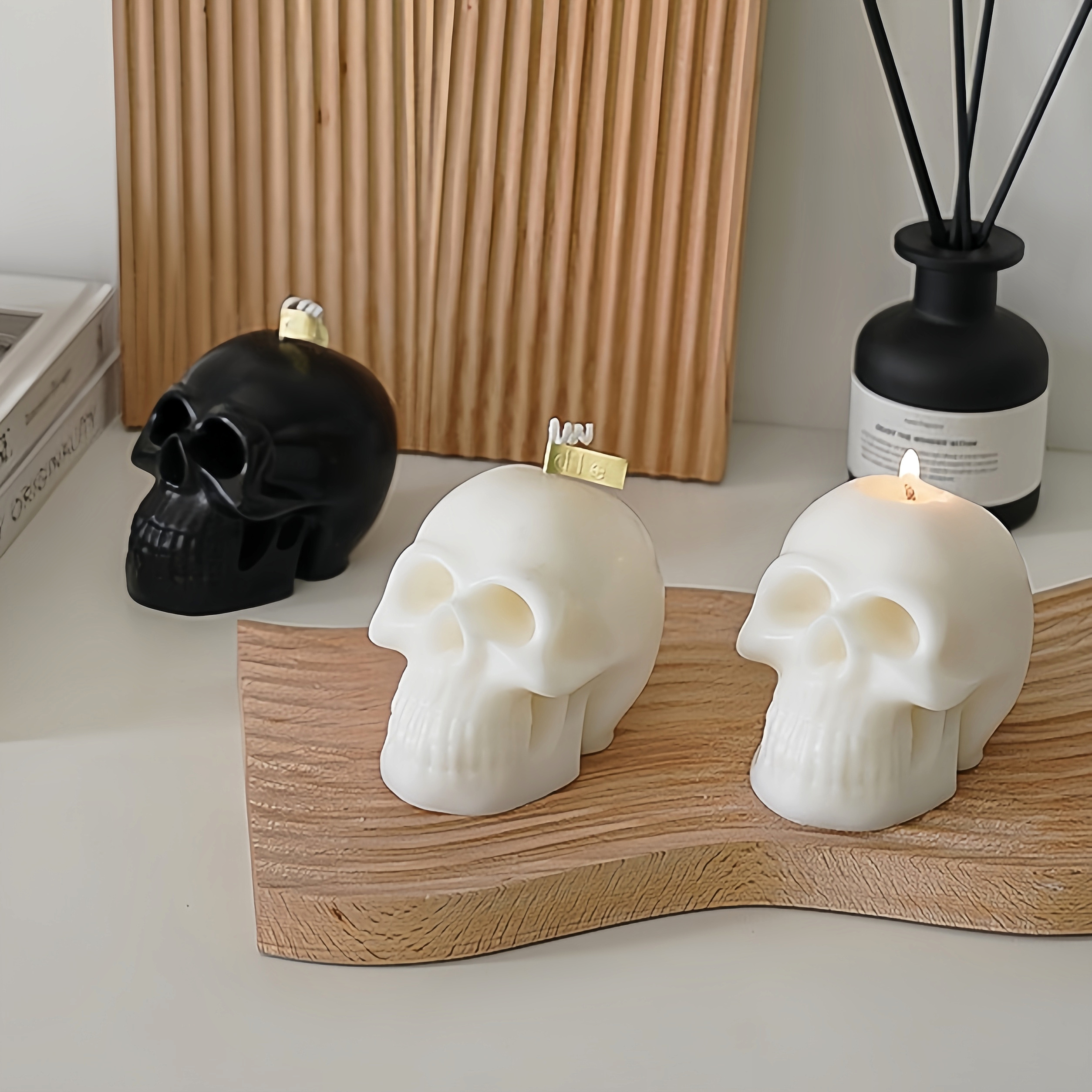 Wholesale Custom Home Decorative Gift Paraffin Wax Halloween Scented Luxury Skulled Candle