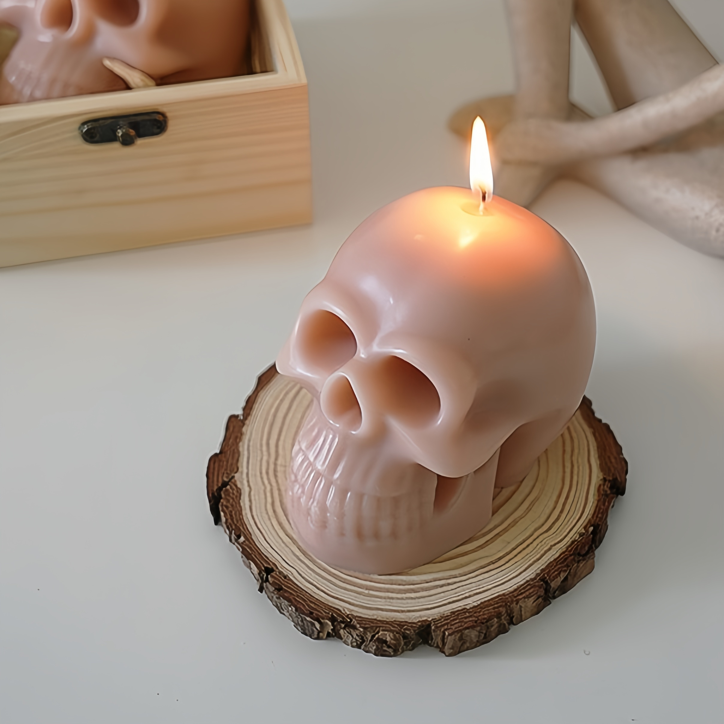 Wholesale Custom Home Decorative Gift Paraffin Wax Halloween Scented Luxury Skulled Candle