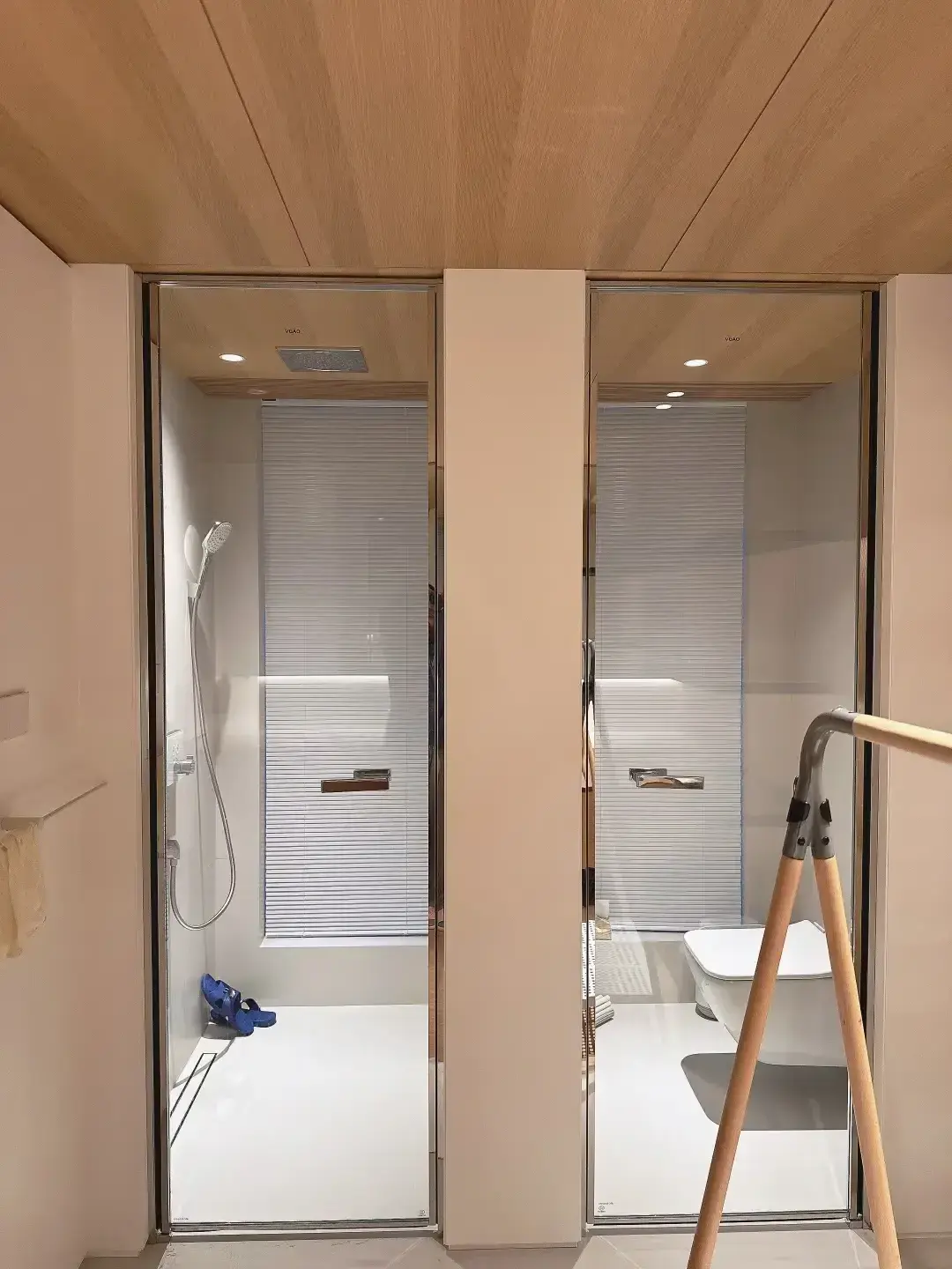 Retractable double open accordion glass shower doors