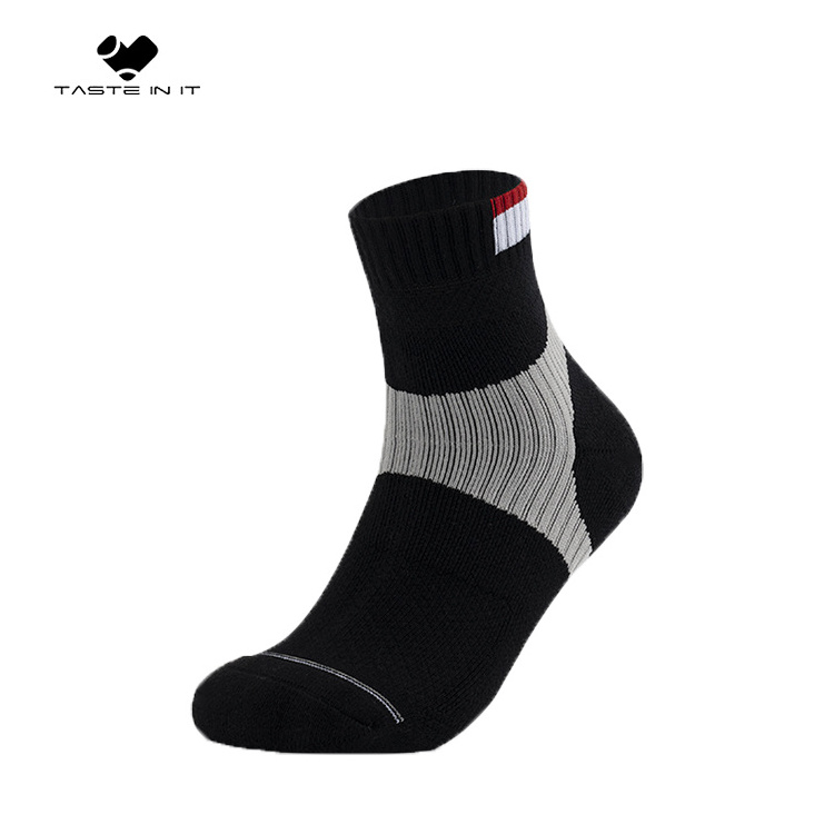 Compression sports basketball logo custom elites  socks with cushioned sole