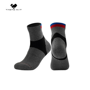 Compression sports basketball logo custom elites  socks with cushioned sole