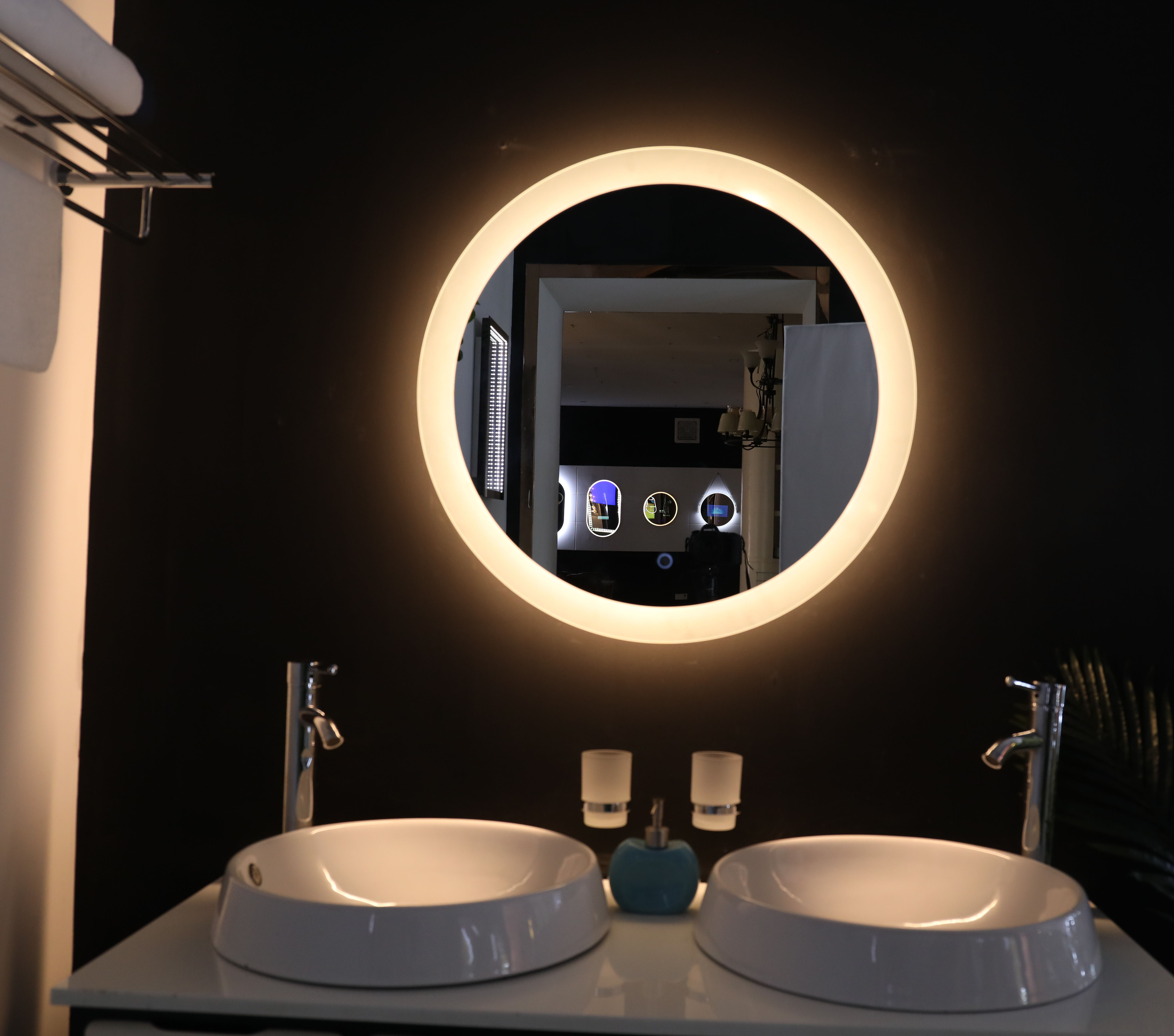 Frameless Wall Mounted Round LED Light Mirror For Hotel Home Bathroom