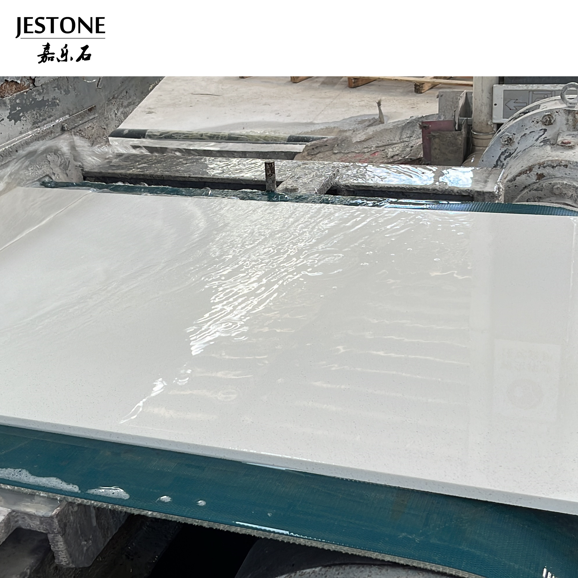 Manufacturer Modern Polished Kitchen Countertop Natural Glossy White Quartz Stone Slab