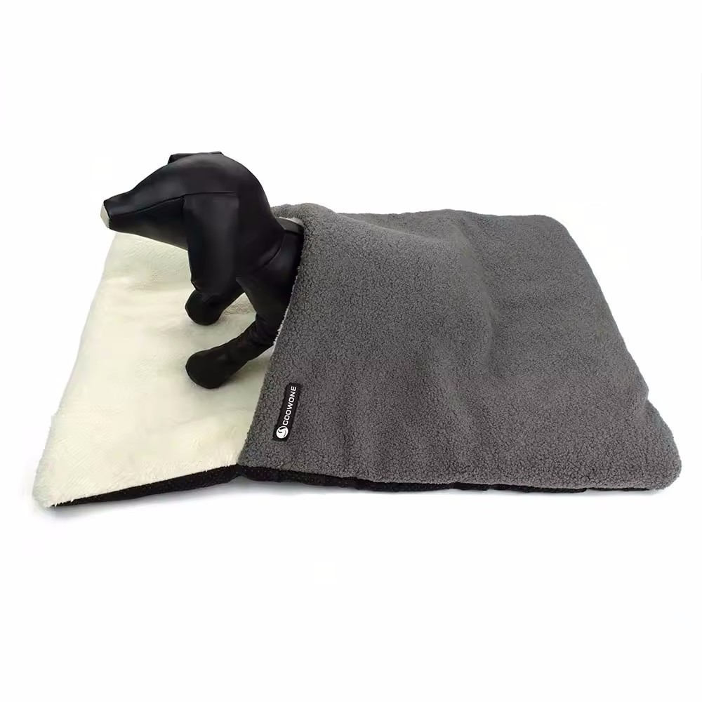 Portable Blanket Pet Beds Pad Cat Cave Mat for indoor outdoor traveling camping hiking Packable Dog Sleeping Bed Mat Bag