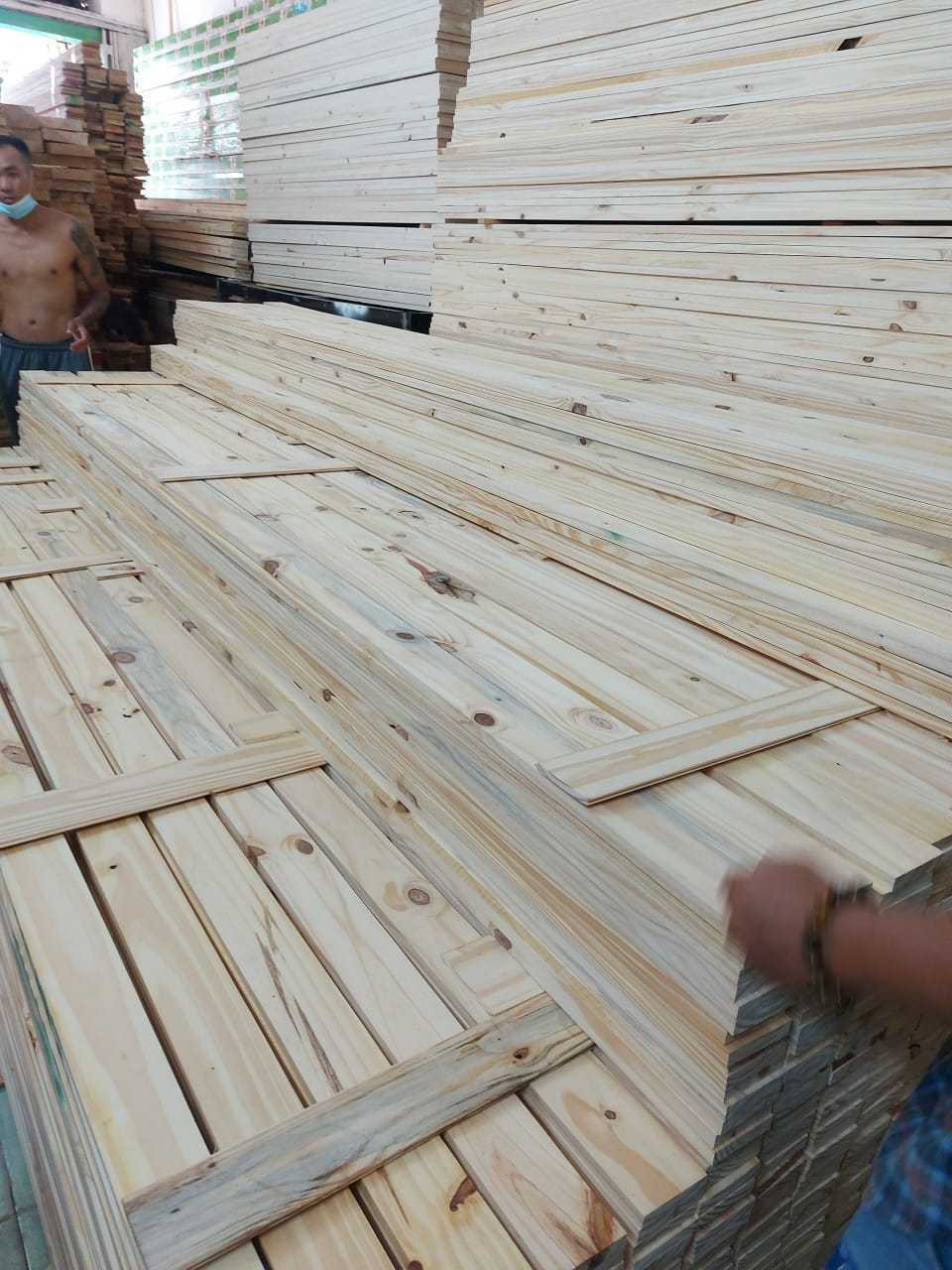 FSC Construction Grade Beams & Lumbers Pine / Spruce Sawn Lumber 4-in x 4-in x 8-ft