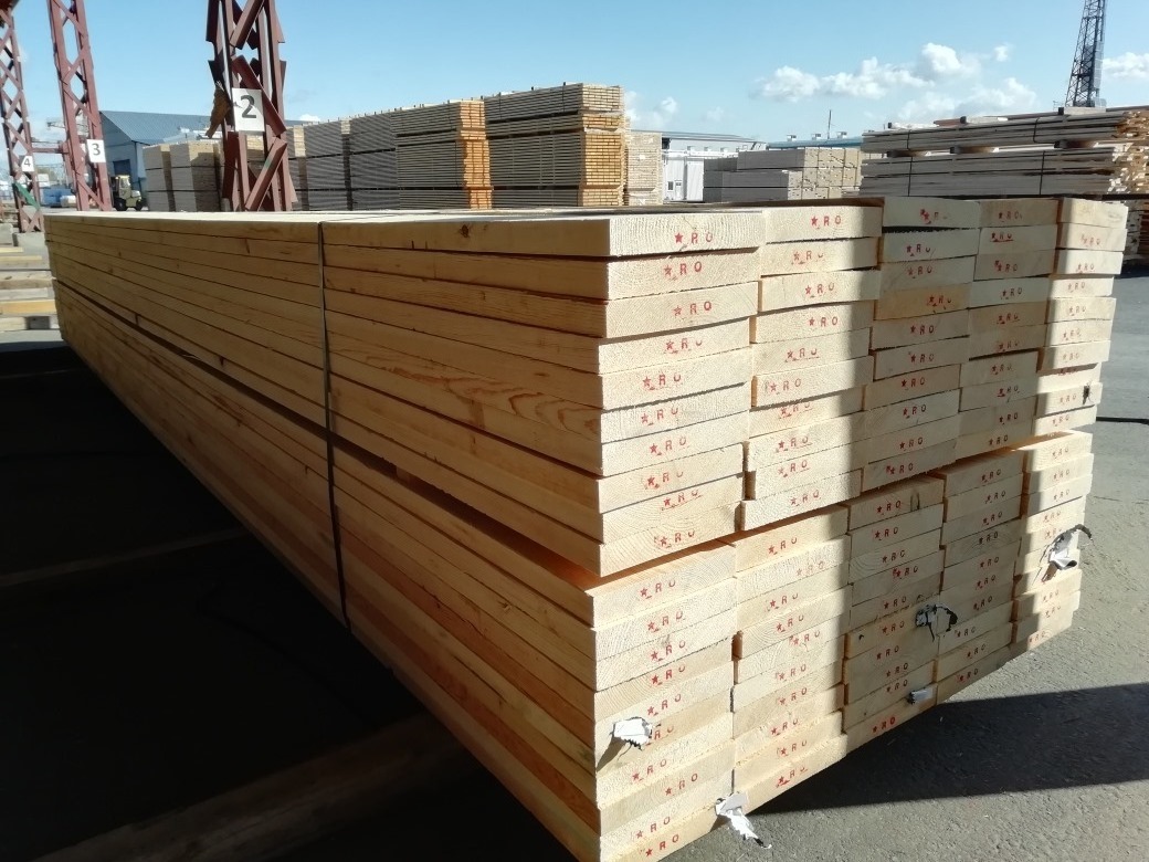 KD S4S Stud FSC Certified Pine  Spruce Sawn Lumber  Cheap white wood For Furniture  Construction