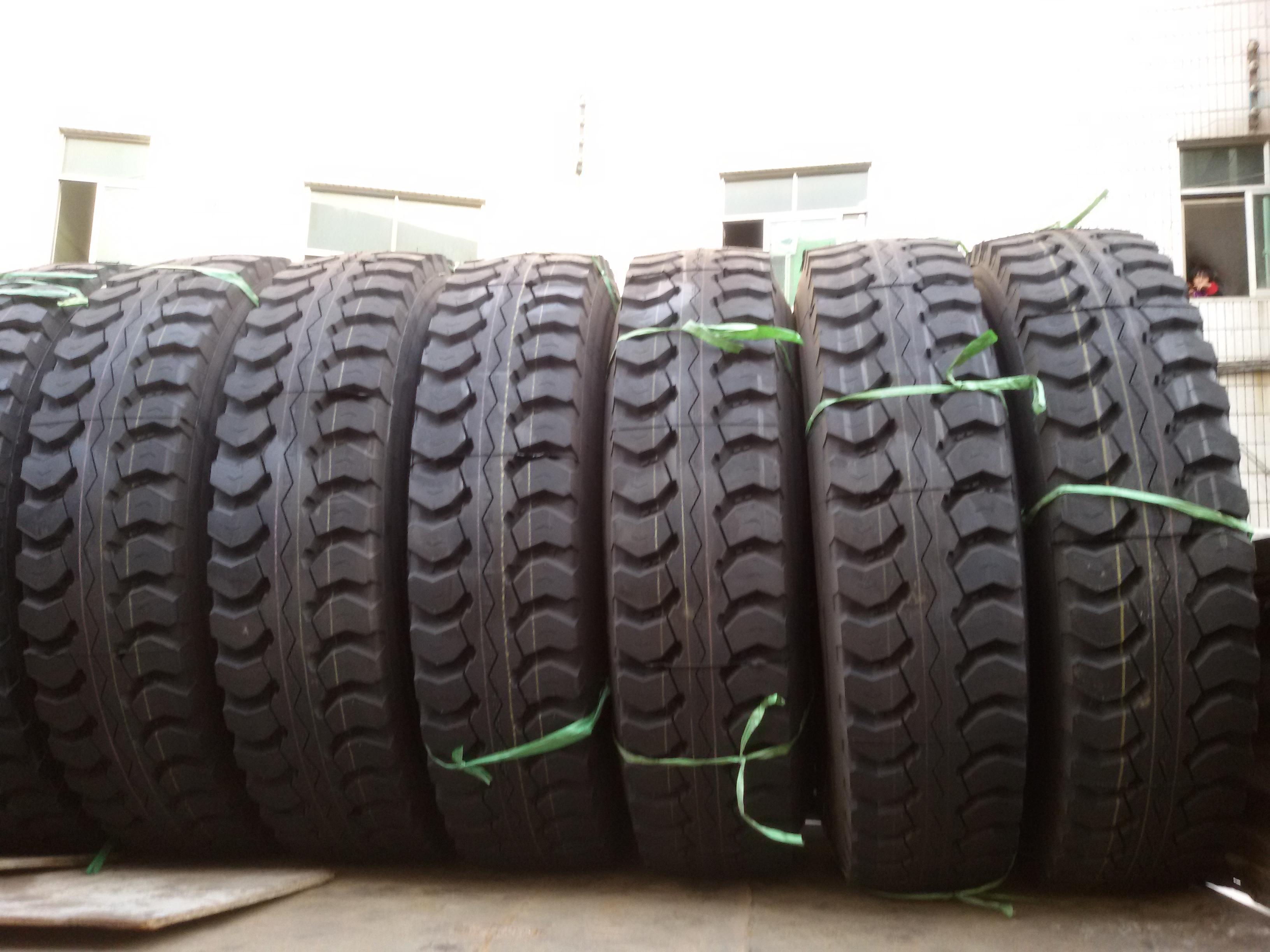 High quality 2700R49 27.00R49 truck tires price