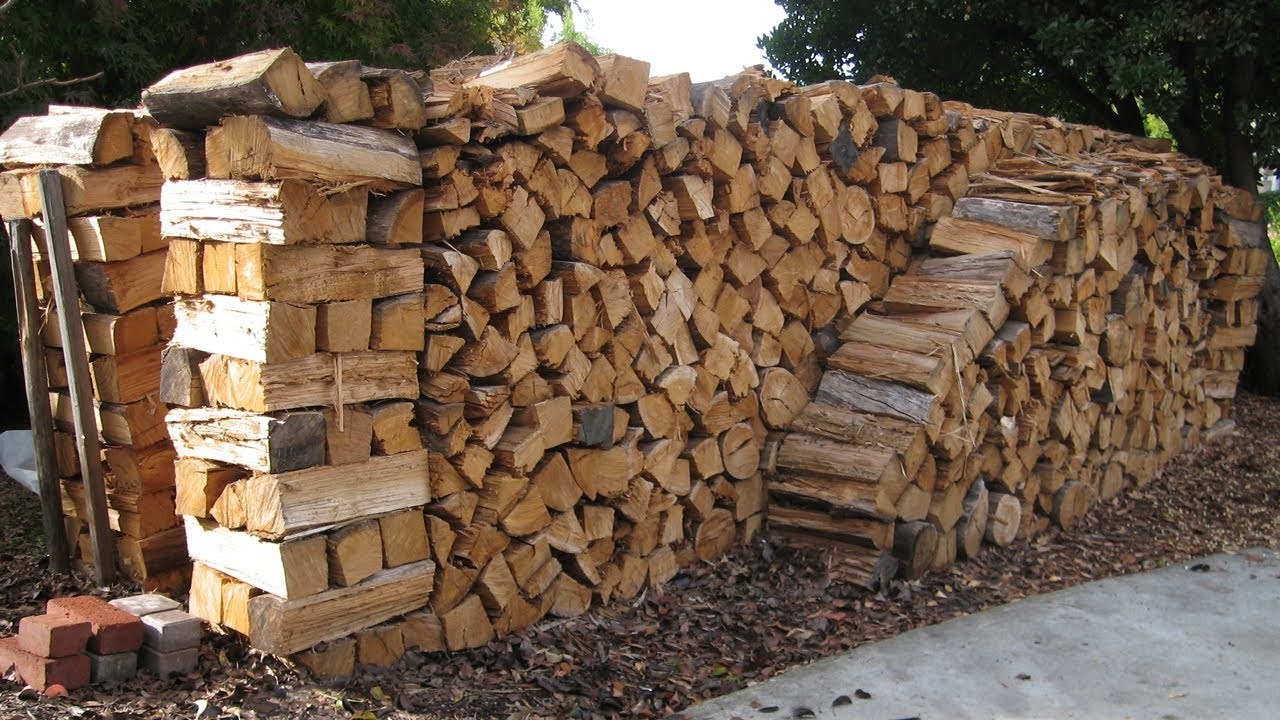 Best wholesale dry fire wood for sale at factory price / Mangrove Hardwood Firewood for Sale in Bulk Quantity 28 C/83F Biofuel