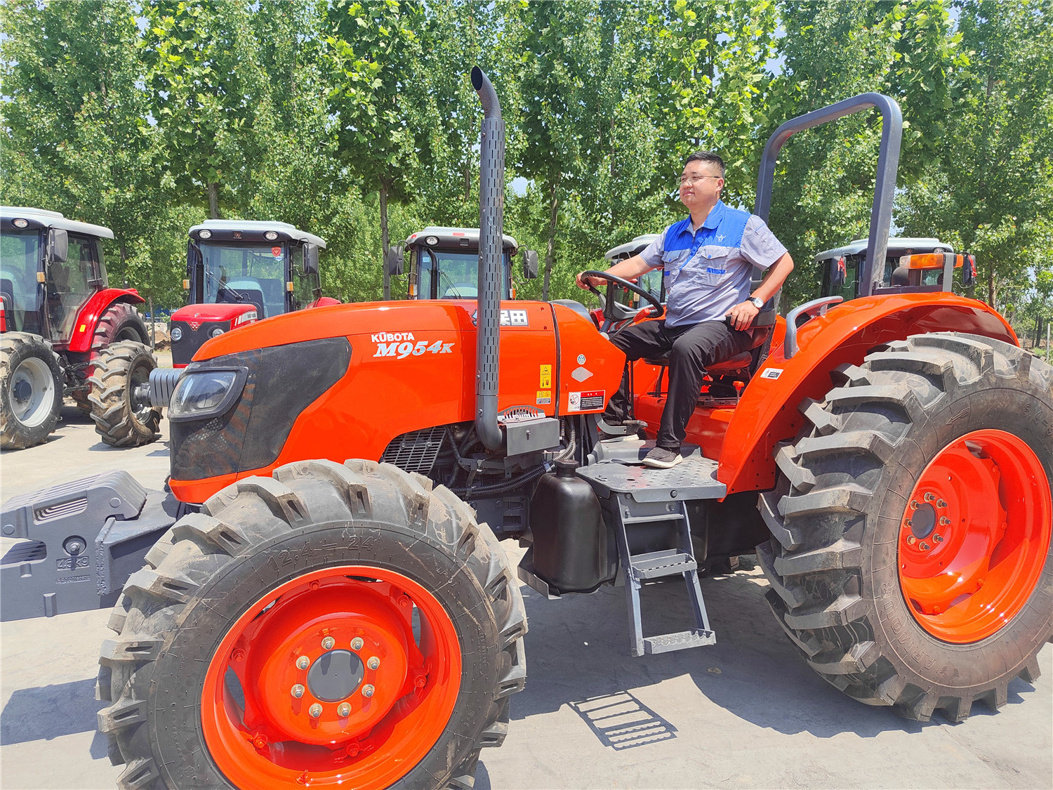 Good quality Second Hand Japan Kubota Tractor for sale 95hp Kubota with Cabin or ROPS Cheap price