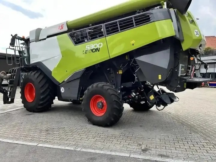 high performance machine 584HP harvester Ready To Ship Worldwide Combine harvester CLAAS LEXION 8700 For Sale