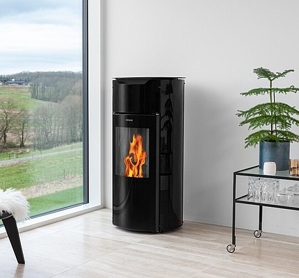 Automatic feeding wood pellet stove with large heat output and temperature control function