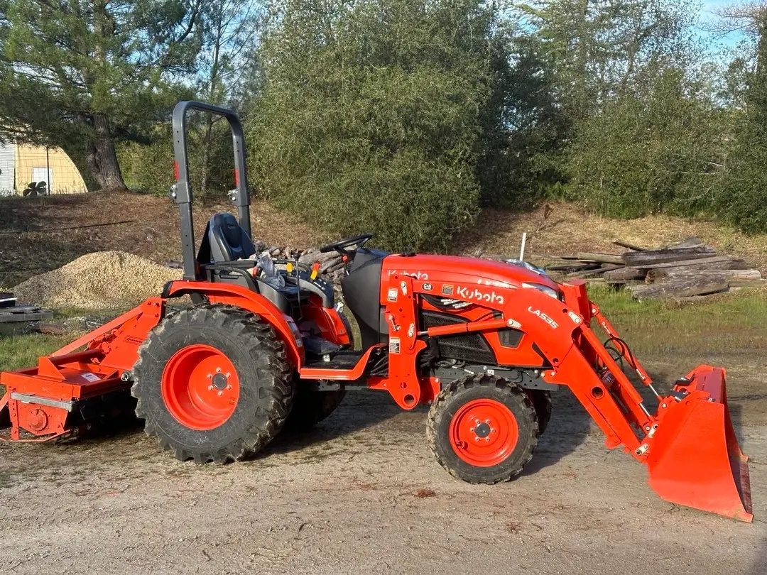 4WD  used Kubota Tractor  available for sale Hot sale and powerful kubota tractor