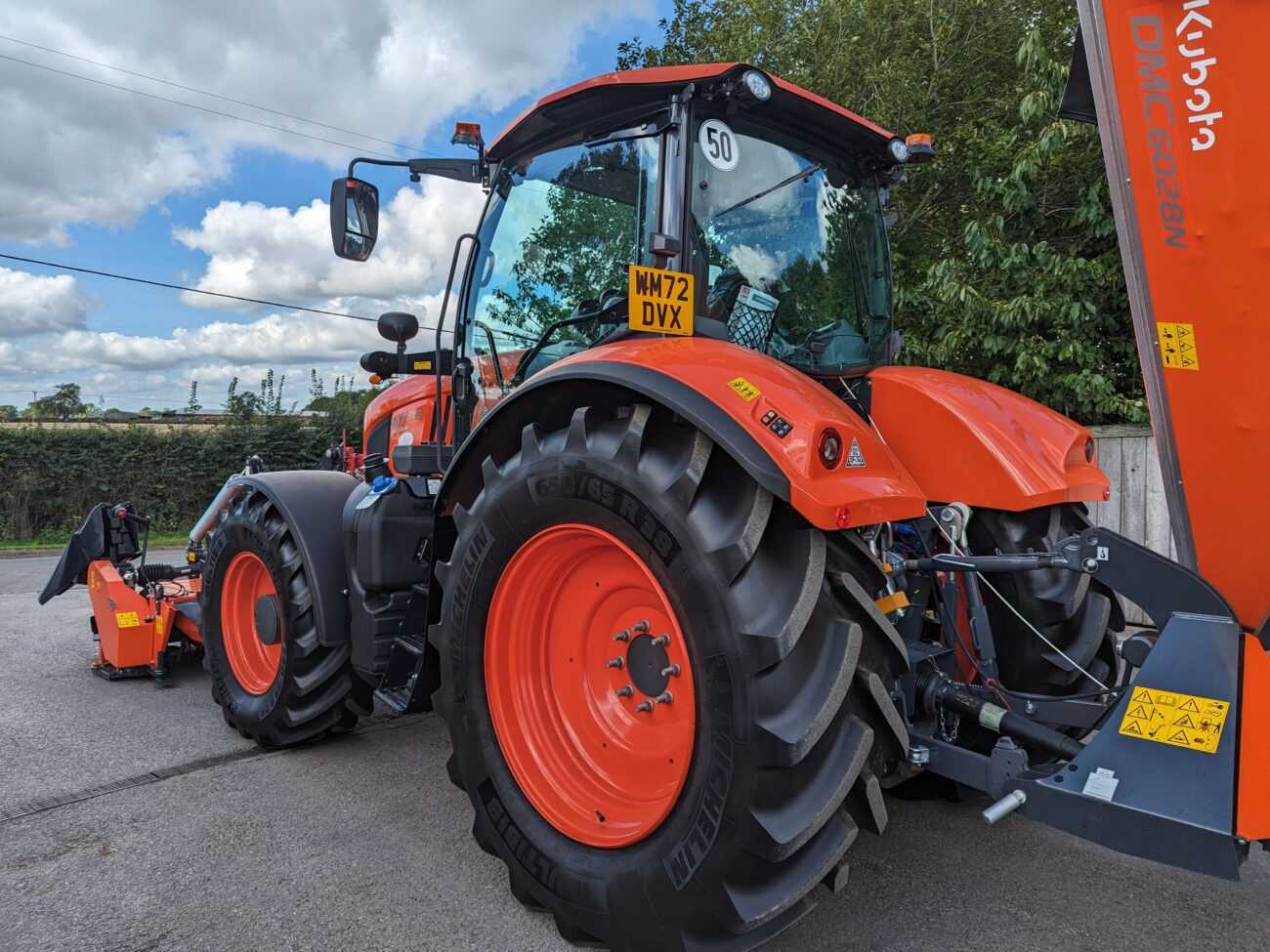 in stock KUBOTA tractor M7-173 heavy duty tractor 170 HP Best offer hot selling kubota tractors JAPAN Made