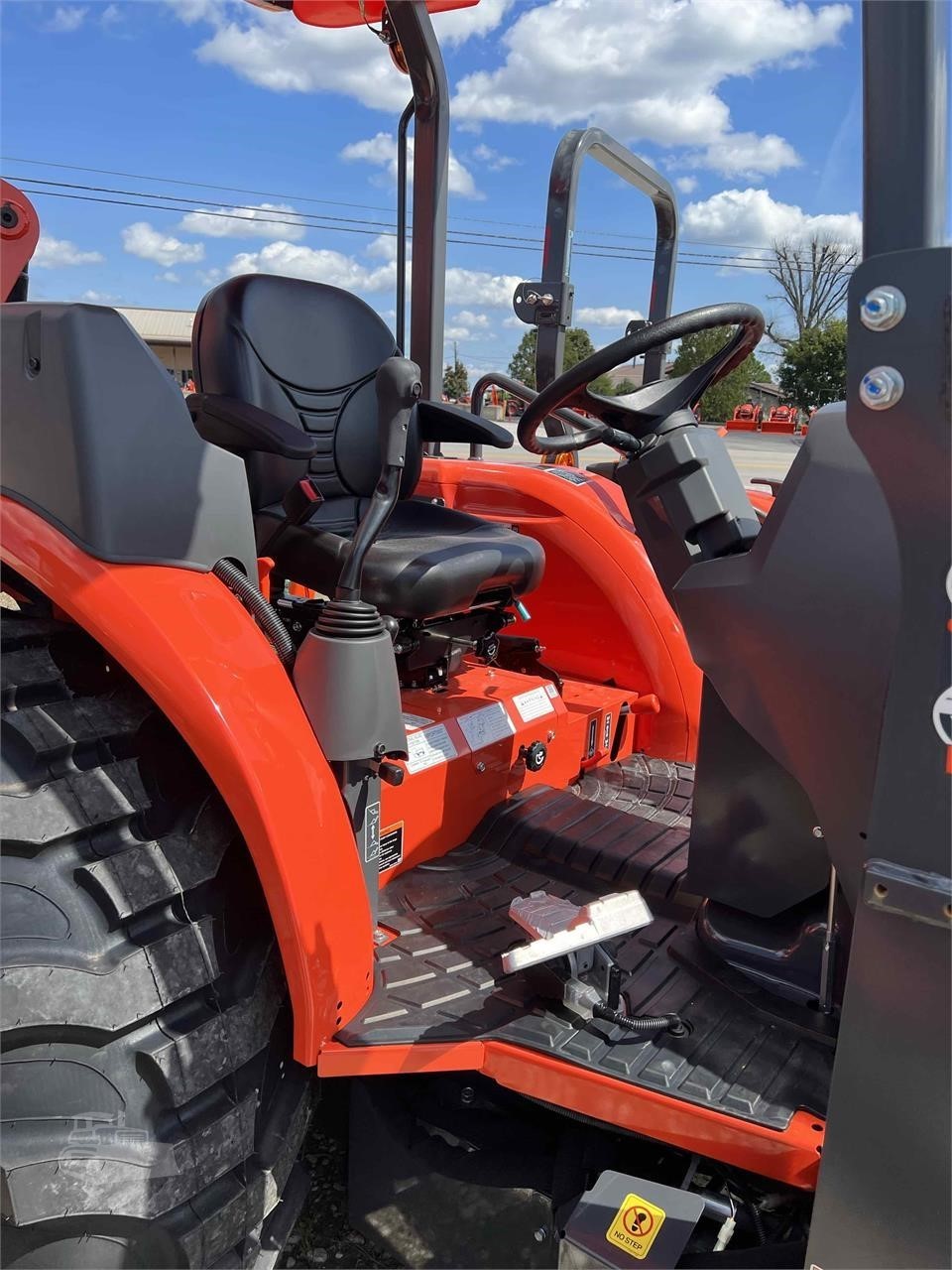 Hot selling KUBOTA M62 TLB front loader and BACKHOE attached complete kubota tractor