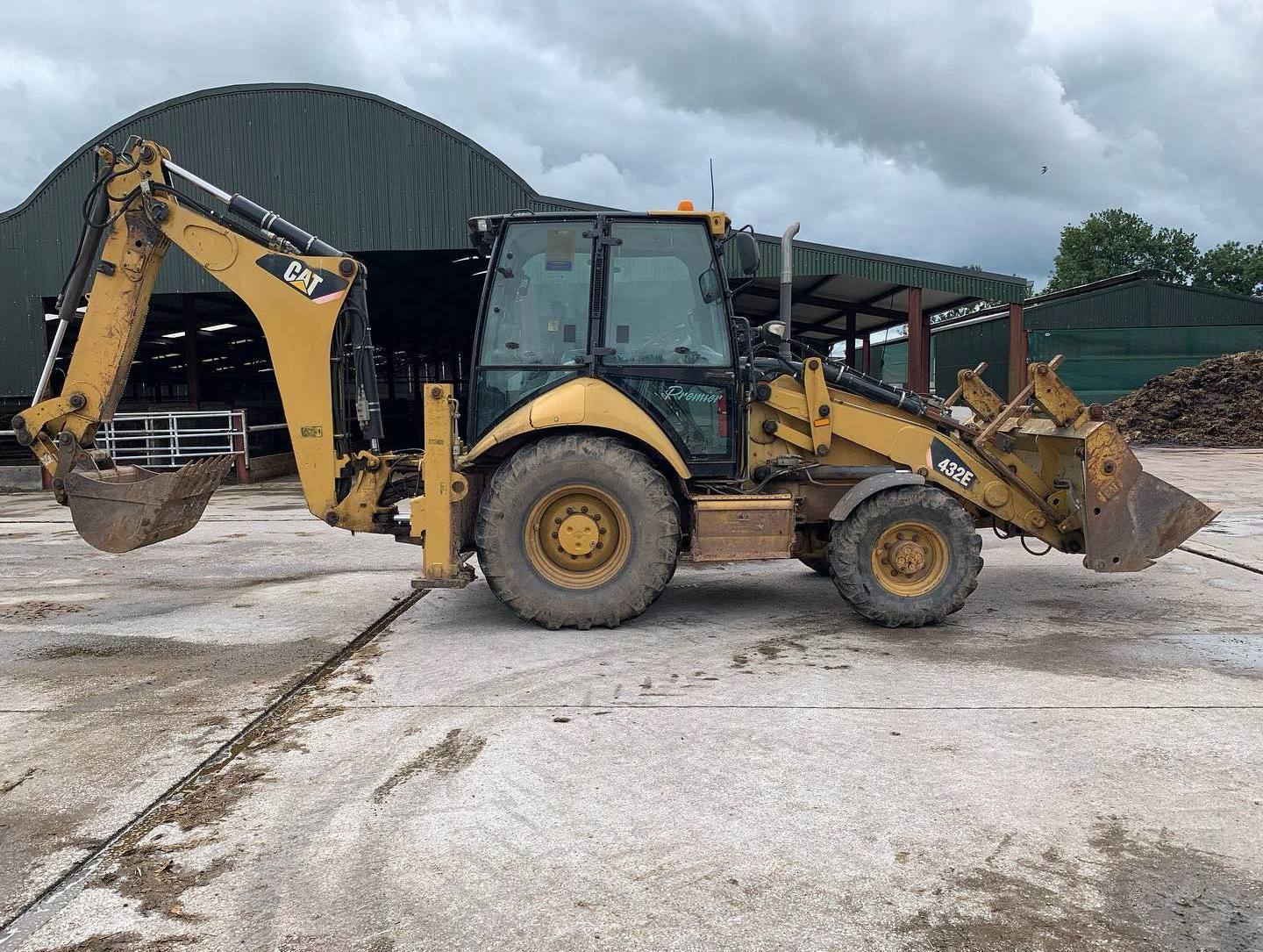 2016 Used JCB BACKHOE Tractor 4WD with Front End Loader 75 KW and Backhoe With Mini Tractors Yellow UNIQUE Long Power