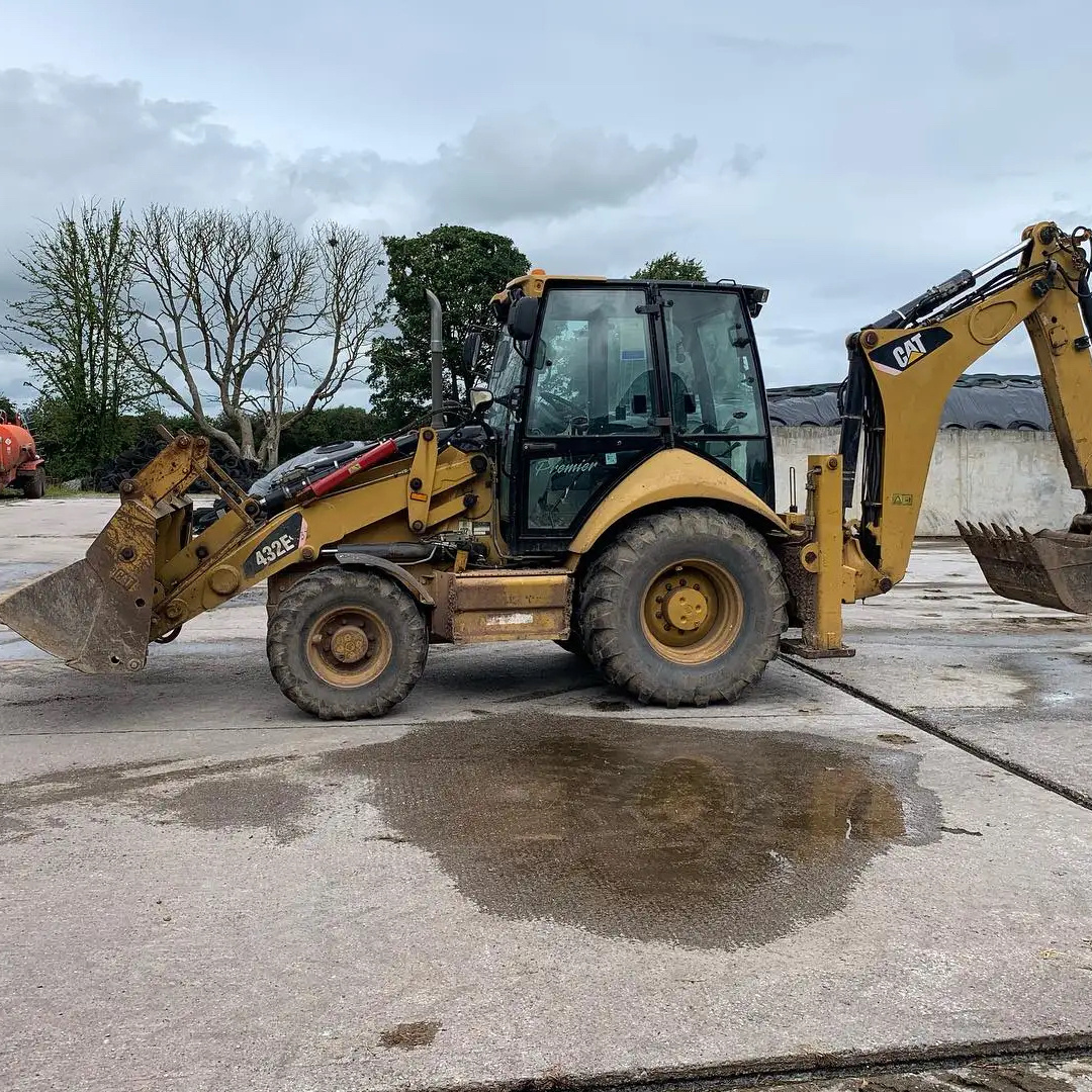 2016 Used JCB BACKHOE Tractor 4WD with Front End Loader 75 KW and Backhoe With Mini Tractors Yellow UNIQUE Long Power