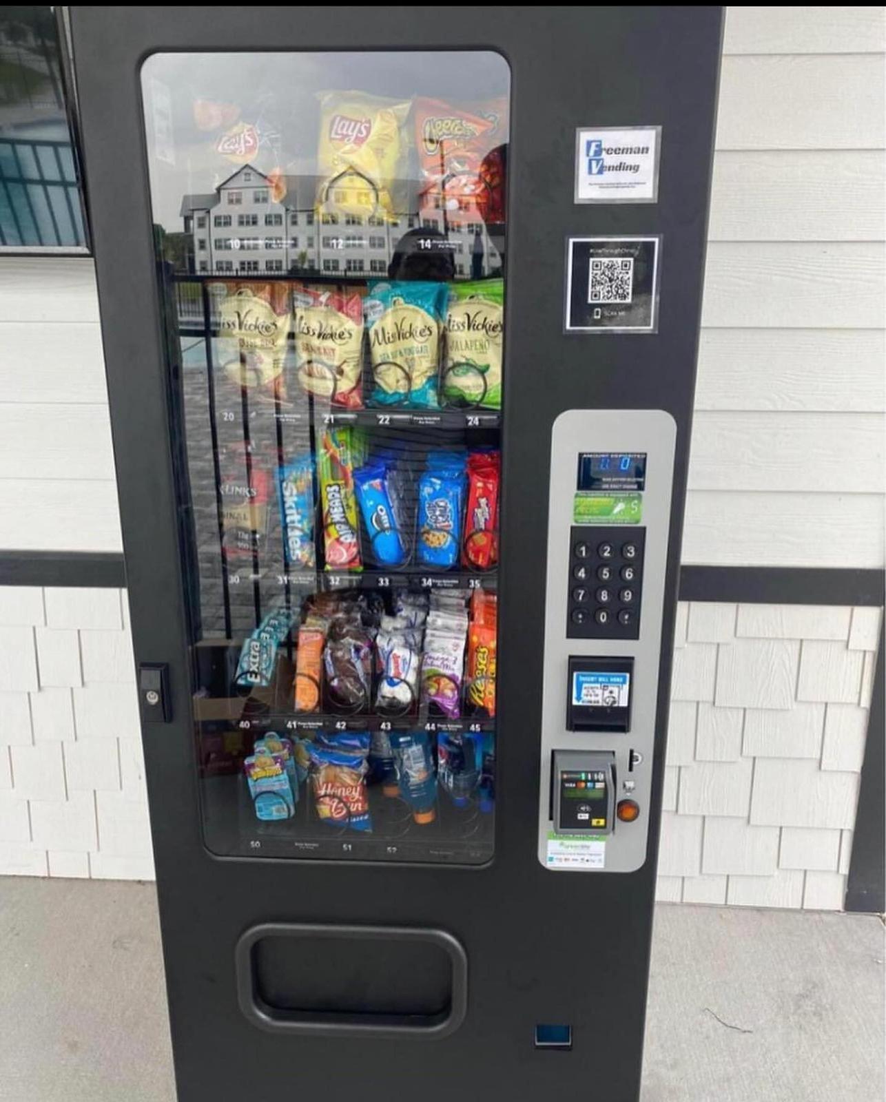 Wholesale Vending machine with hot coffee,hot water ,drinks ,snacks, in the mall, street,supermarket, hospital, company