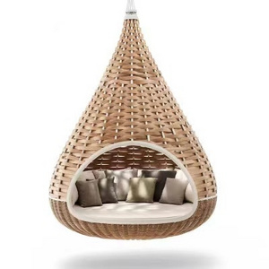 Unique Canopy Bed Cheap Outdoor Rattan Patio Daybed Resort Standing Nest Swing Sun Loungers Rattan Garden Sofa Daybed