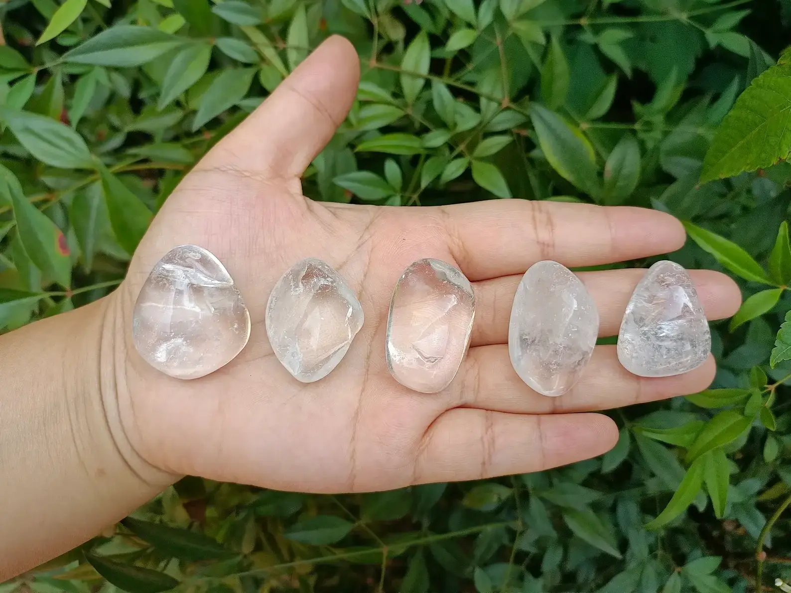 TUMBLED Stones / POLISHED Crystal Quartz Healing TUMBLE Stones Clear Quartz Natural Home Decoration FREE WHITE Flower India 3 Kg