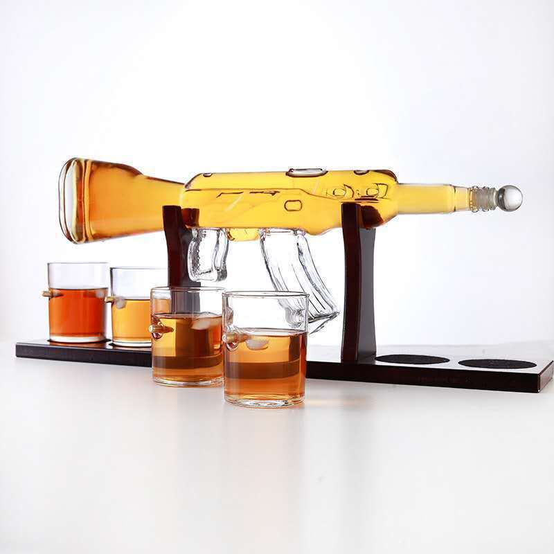 Unique Design Gun shaped High borosilicate Glass Whisky Wine Bottle with bracket and 4 Whisky Glasses Set