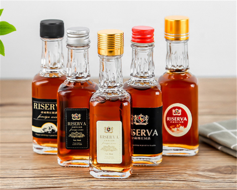 Wholesale 50ml Mini Square Liquor Bottles Empty Whisky Wine Glass Bottle with Screw Cap