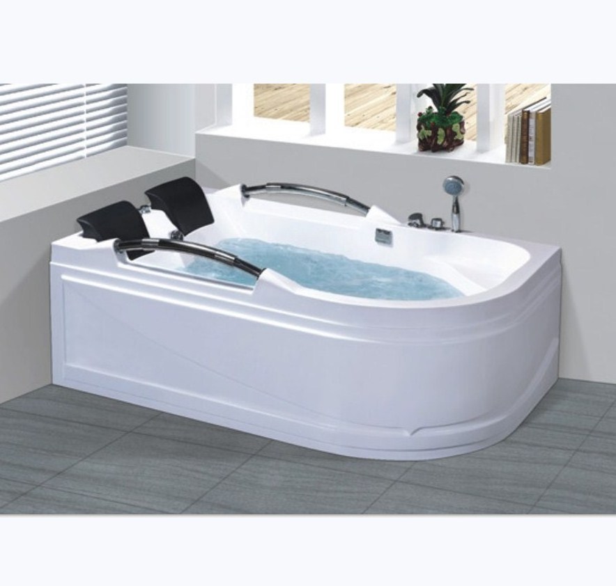 2 person hot spa bath tub with tv / bath tub bathroom