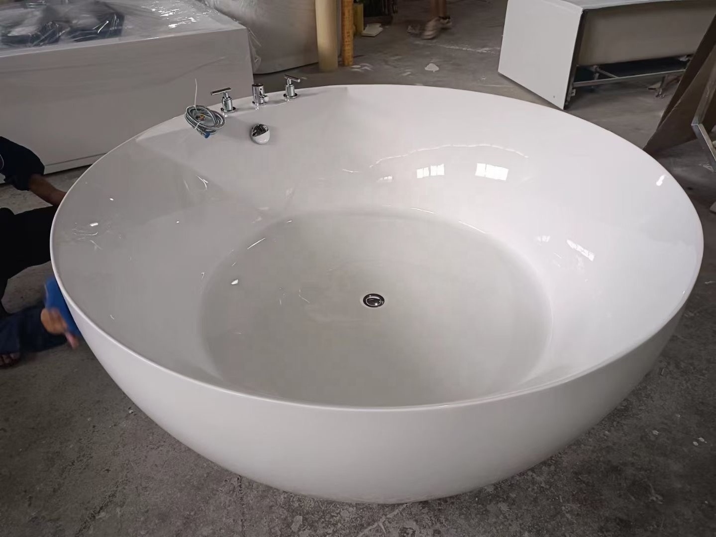 Freestanding Clear Acrylic Bathtubs & Whirlpools Hot Sale Round Massage Jacuzzier Soaking Indoor Tubs With Faucet