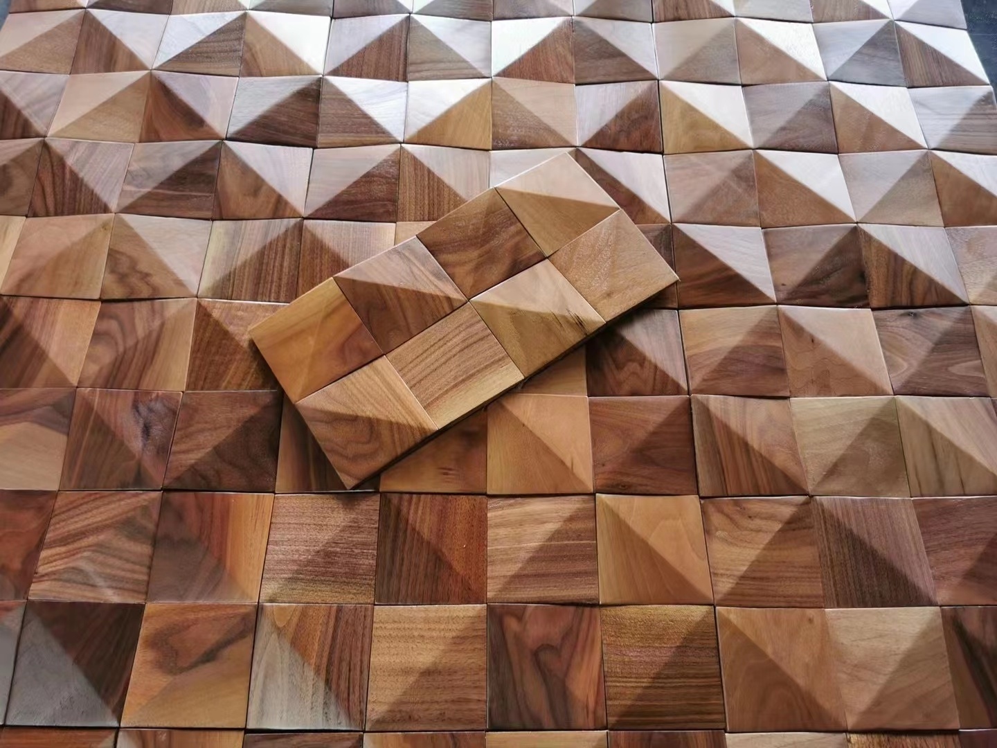 Decorated Indoor Solid Wood 3D American Walnut Wall Panel