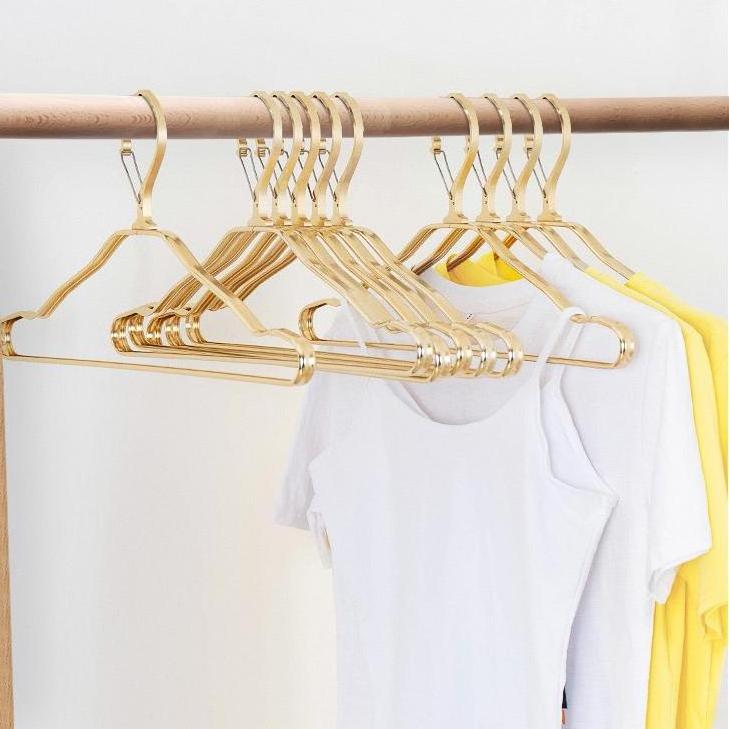 Wholesale Balcony Windproof dress metal hook gold hanger custom clothe hanger rack for store