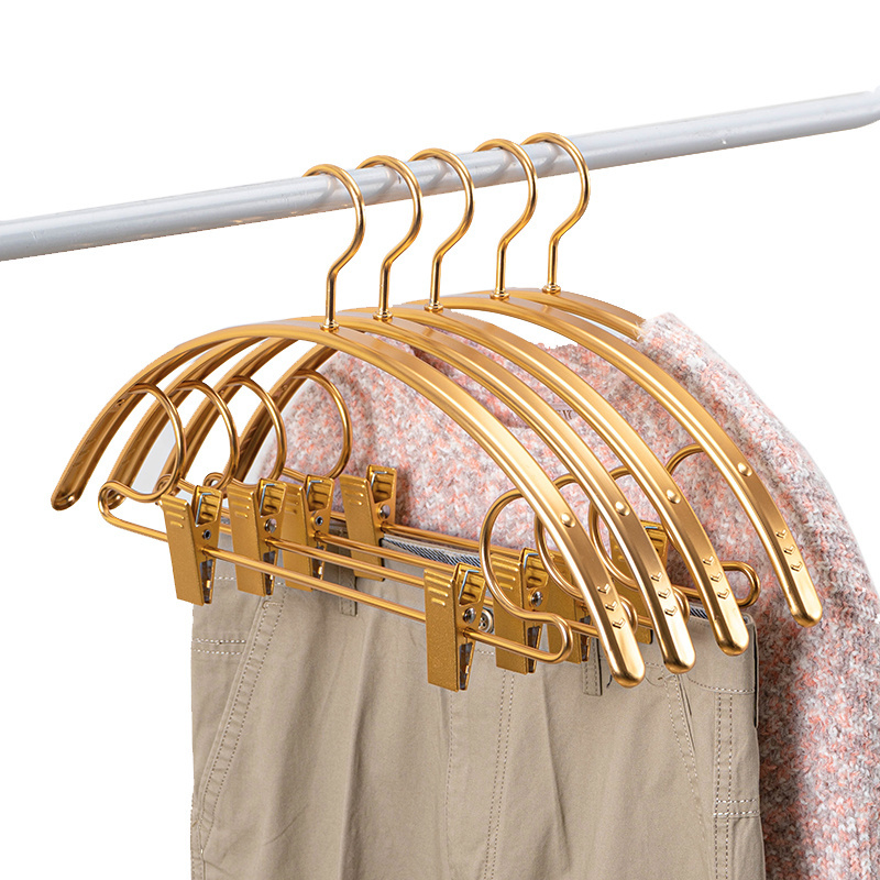 New hot selling products multi purpose metal hanger with clip hanger for wet clothes