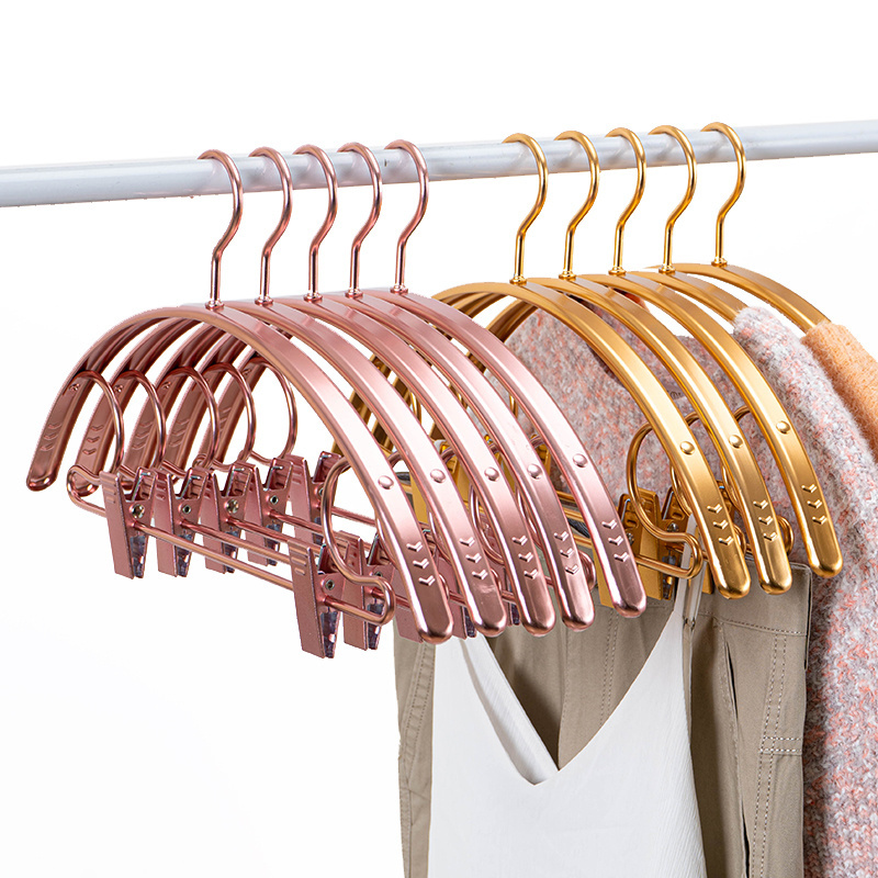 New hot selling products multi purpose metal hanger with clip hanger for wet clothes