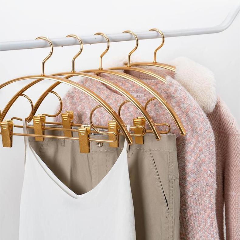 New hot selling products multi purpose metal hanger with clip hanger for wet clothes