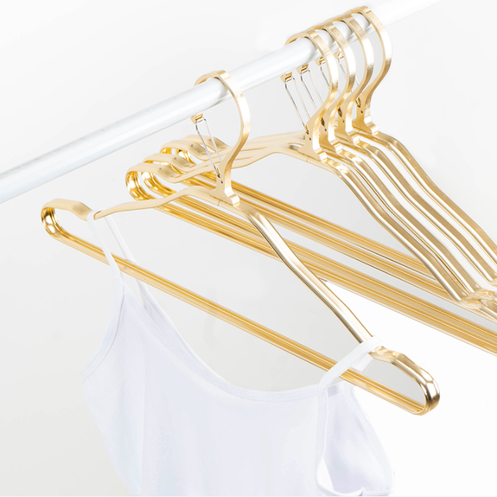 Wholesale Balcony Windproof dress metal hook gold hanger custom clothe hanger rack for store