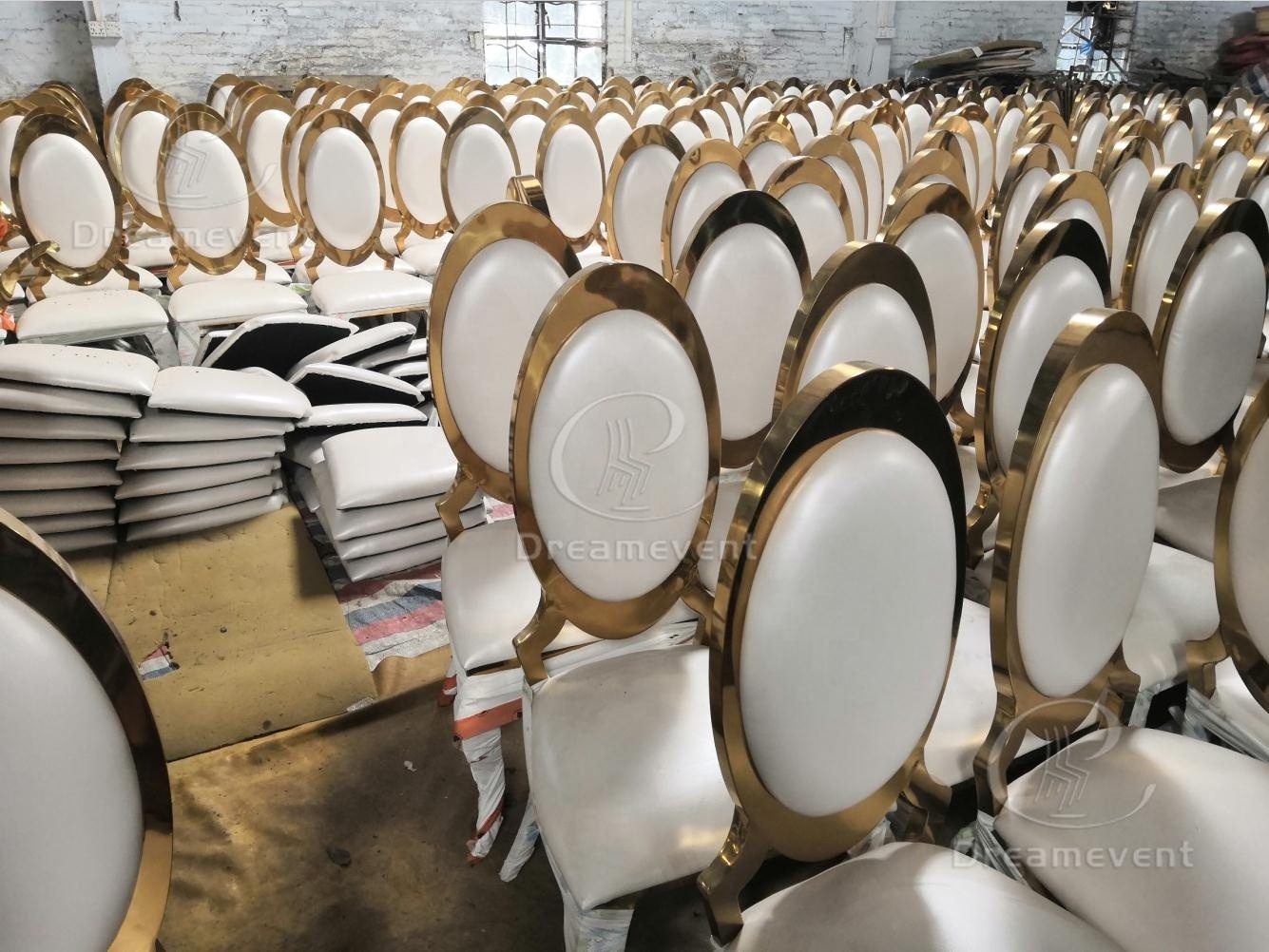 Wholesale goose egg back comfortable wedding round back golden dining stainless steel banquet chair