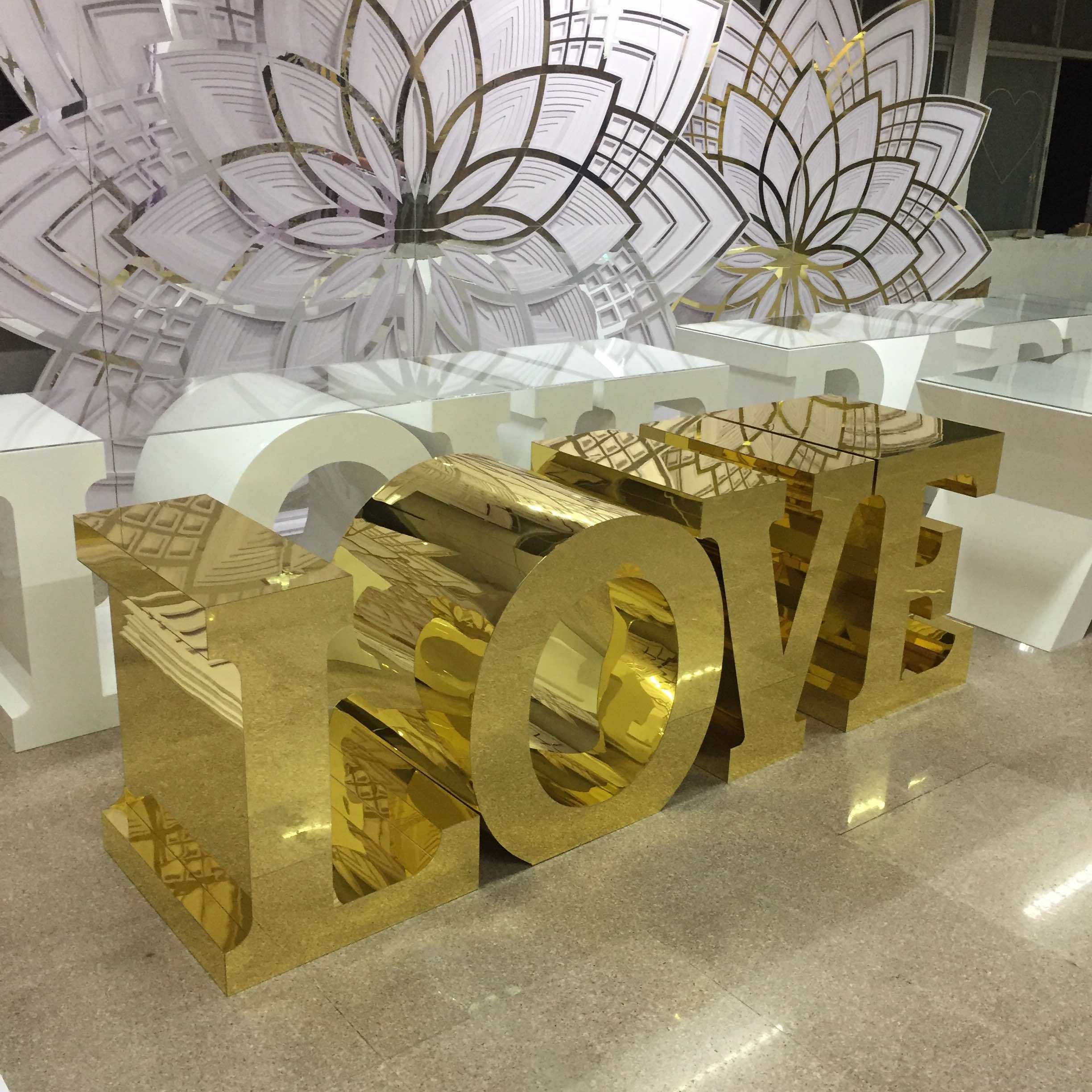 Wedding LOVE letter design gold stainless steel love table for events