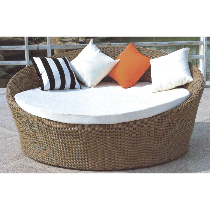 Outdoor round chaise lounge chair