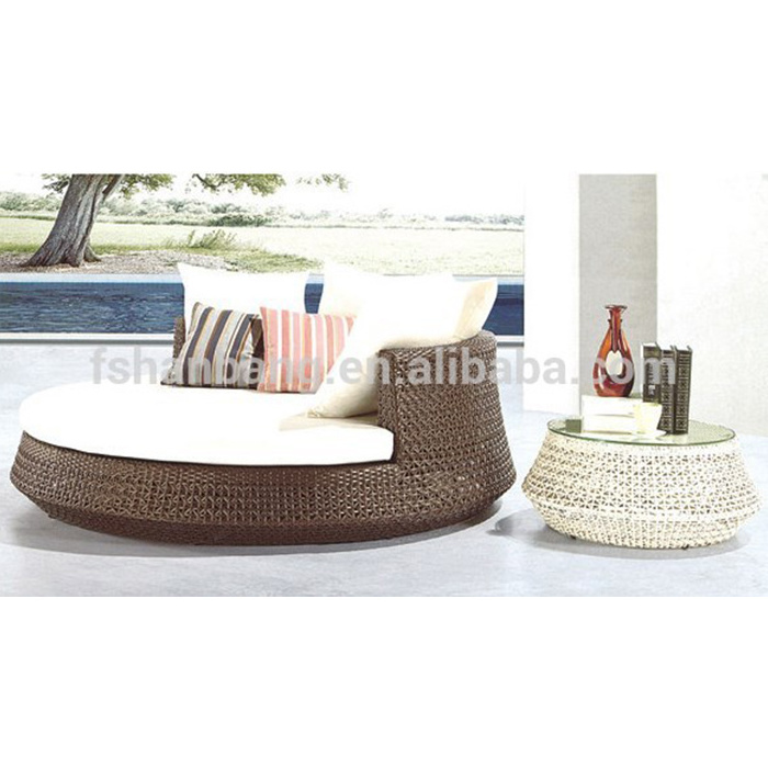 Outdoor round chaise lounge chair